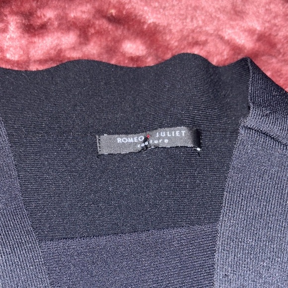 Elegant Black Pencil Skirt - Picture 2 of 5